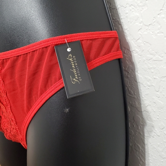 "Kandy" Frederick's Of Hollywood Plus Red Lace Crotchless Thong Size 1X - Picture 3 of 8